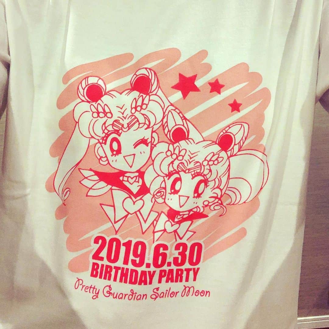 中山恵梨香さんのインスタグラム写真 - (中山恵梨香Instagram)「コルセット体験に行ってきました！ コルセットってなんでこんなに素敵なんざましょ！！！！ とこしえにあれ！ 🌙 そんでうさぎちゃんバースデーパーティーTシャツも無事に買えご機嫌さ！ #コルセット #noblenoire」7月13日 22時35分 - erikanakayama1105