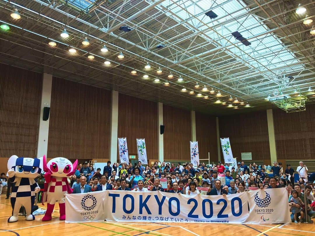 土井杏南のインスタグラム：「地元、埼玉県朝霞市の東京2020大会開催１年前イベントに出席してきました！朝霞市は射撃会場になります✨サプライズで母校の中学校から花束と色紙までいただきました💐皆さんありがとうございました☺️ #朝霞市 #tokyo2020」