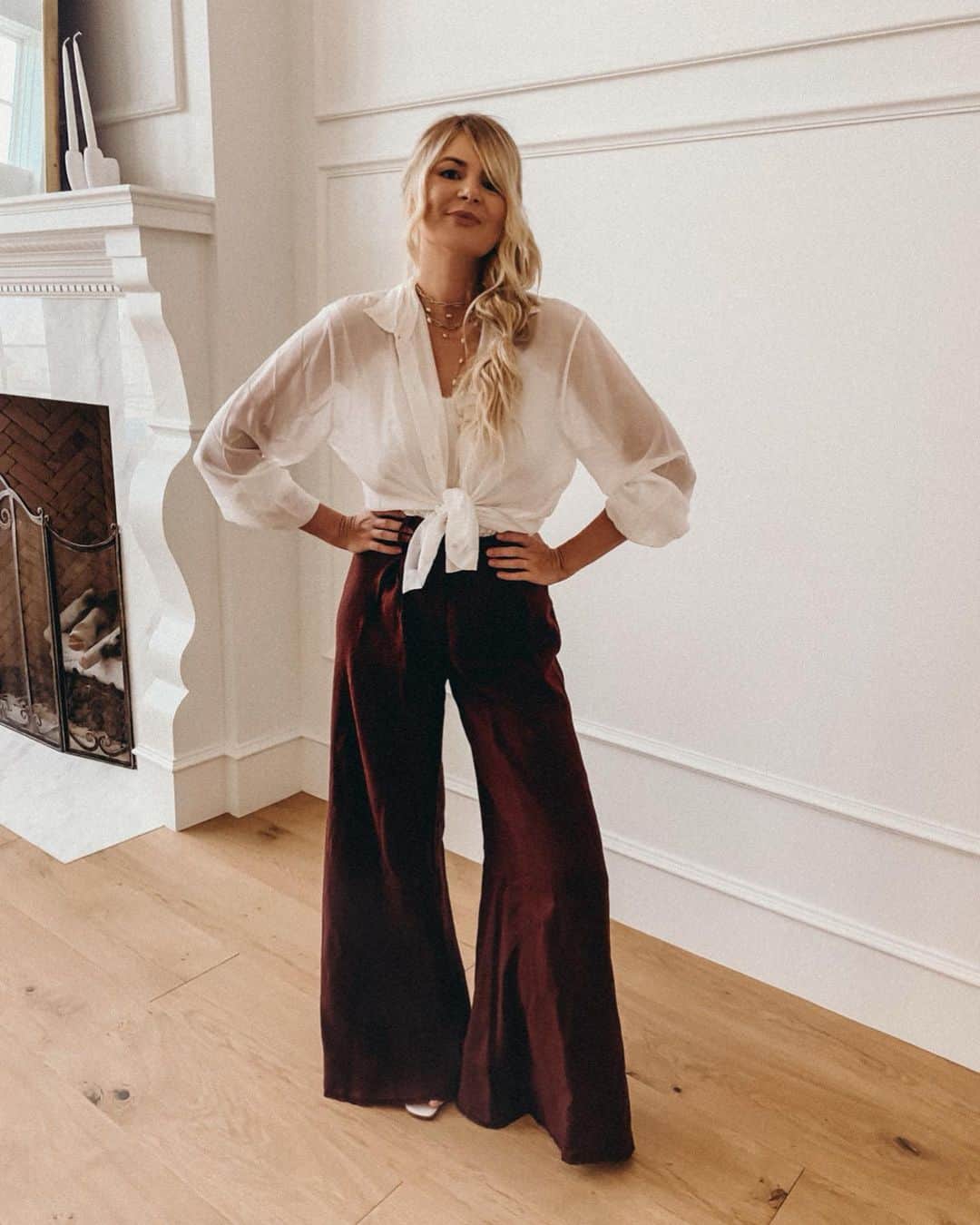 Amber Fillerup Clarkさんのインスタグラム写真 - (Amber Fillerup ClarkInstagram)「Date night look with hubs and 👶🏼 .. when I tried these pants on it was the biggest absolute YES. The fit is just too good and they are so flattering. Linked them in my stories 👍🏻 also I feel like I look soo different with a side part 😱」7月13日 14時14分 - amberfillerup