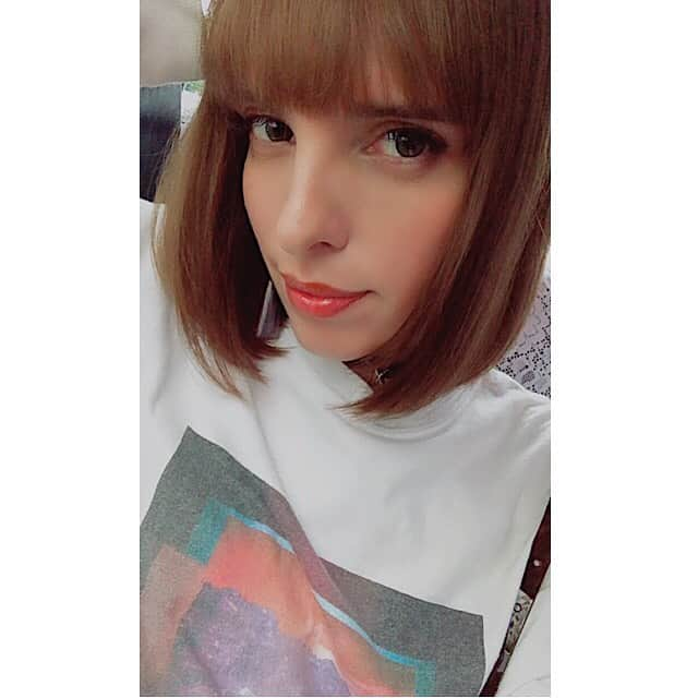 IVANさんのインスタグラム写真 - (IVANInstagram)「🍬🦷🍬💕 👄  weekend  mood * 土曜日ですがなにします？👾💓 #weekend #Saturday#love#bobhaircut#tokyo#japan #週末 #雨降って無くて良き♡ #生梅飴食べ過ぎて虫歯になるかも」7月13日 14時29分 - fresanaca