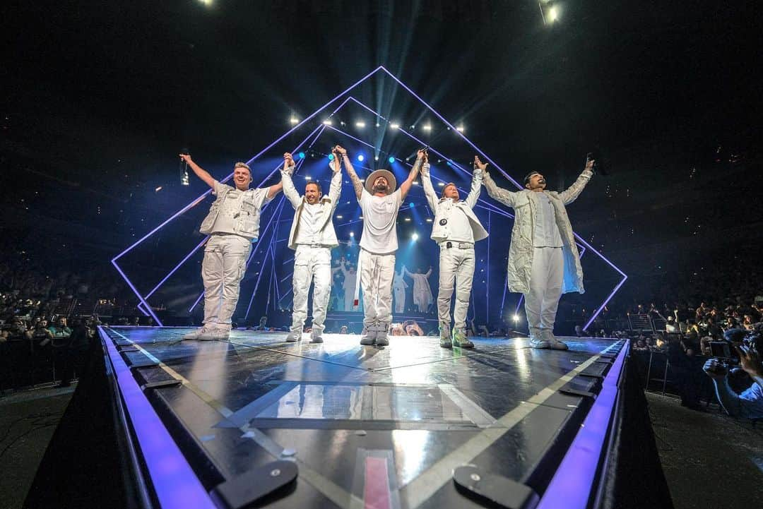 backstreetboysさんのインスタグラム写真 - (backstreetboysInstagram)「DC! What a start to the North American leg of our #DNAWorldTour, we are speechless! #BSBDC」7月13日 14時41分 - backstreetboys