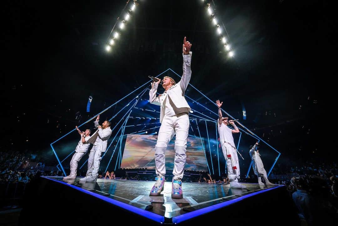 backstreetboysさんのインスタグラム写真 - (backstreetboysInstagram)「DC! What a start to the North American leg of our #DNAWorldTour, we are speechless! #BSBDC」7月13日 14時41分 - backstreetboys