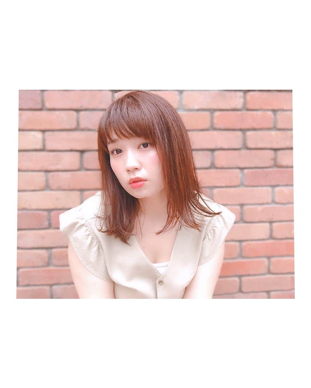 小川みこさんのインスタグラム写真 - (小川みこInstagram)「. . New hair ♡ . 明るさはそのままに 柔らかな雰囲気を 出すために ベージュ系に してもらいました‼︎ . カットは毛先に動きをと よく言えばうざバングを 綺麗に笑 . #前髪 #ヘアカラー #ヘアスタイル #アッシュ #美容院#haircolor #hairstyle #haircut #美容院#ラファーファ#ラファモ#ぽっちゃり女子 #ぽっちゃり #ゆるふわ巻き #ゆるふわ #instagood #ミディアムヘア  #大人かわいい #大人女子 #plussize #plussizemodel #お気に入り」7月13日 14時46分 - miiiiiiiico25