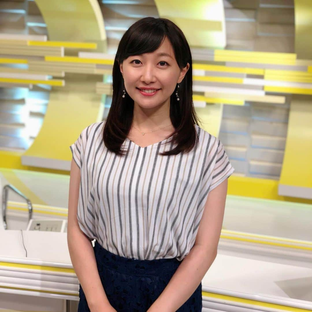 佐竹明咲美さんのインスタグラム写真 - (佐竹明咲美Instagram)「今週のTSCnews5の衣装です😊 トップスを #anyfam  #イオンモール岡山 店 で お借りしています💕 1枚目は裏地が柔らかく着心地がとてもよかったです✨ 2枚目は首まわりがアシンメトリー！ さりげなく流行を取り入れたデザインで おしゃれでした🥺  来週も月〜金曜日 夕方5時15分〜 TSCnews5是非ご覧ください♪  #撮影は #中島先輩 #東條後輩 #ポートレート #TSCnews5 #最近プライベート投稿が多かったので #お仕事してます #佐竹明咲美 です」7月13日 15時00分 - asami_satake