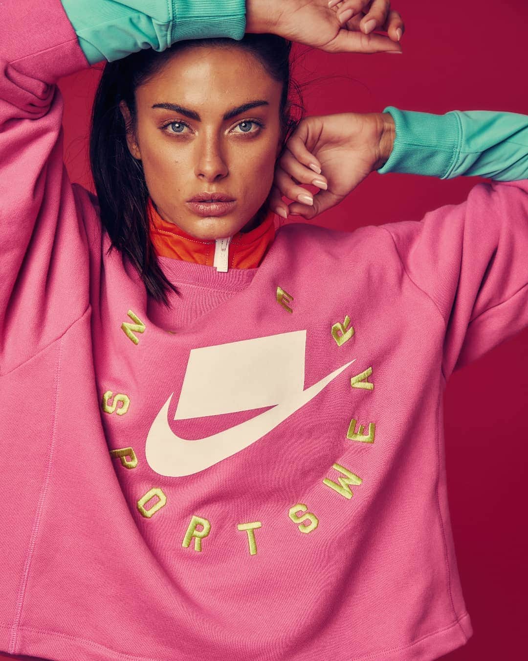 STYLERUNNERさんのインスタグラム写真 - (STYLERUNNERInstagram)「Two words: Sweater Season! The Nike French Terry Crew is a wardrobe staple. ❄️✨ #AddToCart」7月13日 15時04分 - stylerunner
