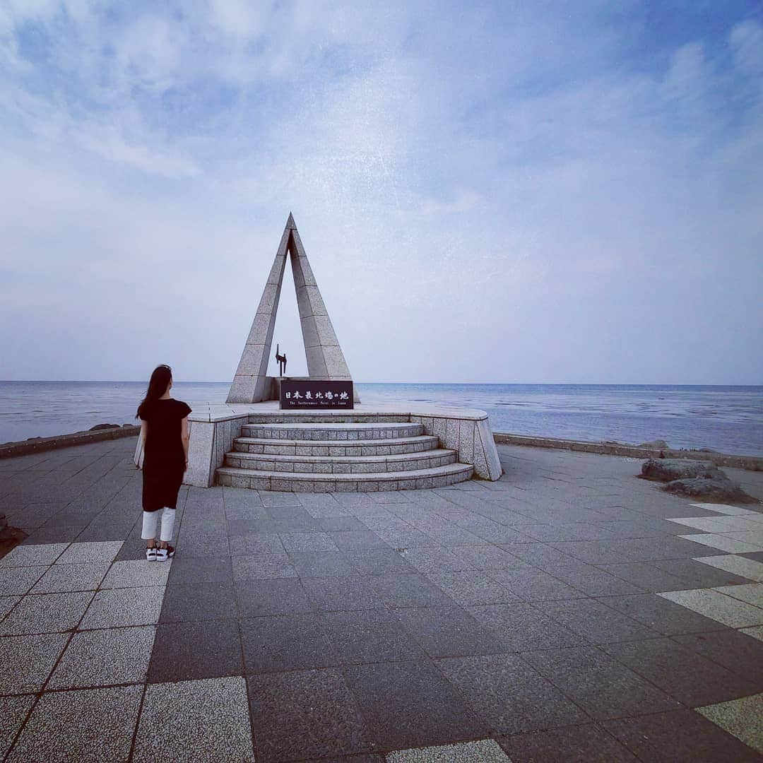 中島亜梨沙さんのインスタグラム写真 - (中島亜梨沙Instagram)「ひとり稚内観光シリーズ . #北海道 #稚内観光 #宗谷岬 #副港市場  #間宮林蔵渡樺出航の地  #タクシーの運転手さんありがとうございます 📷 #ひとり」7月13日 15時24分 - arisa_nakajima_desu