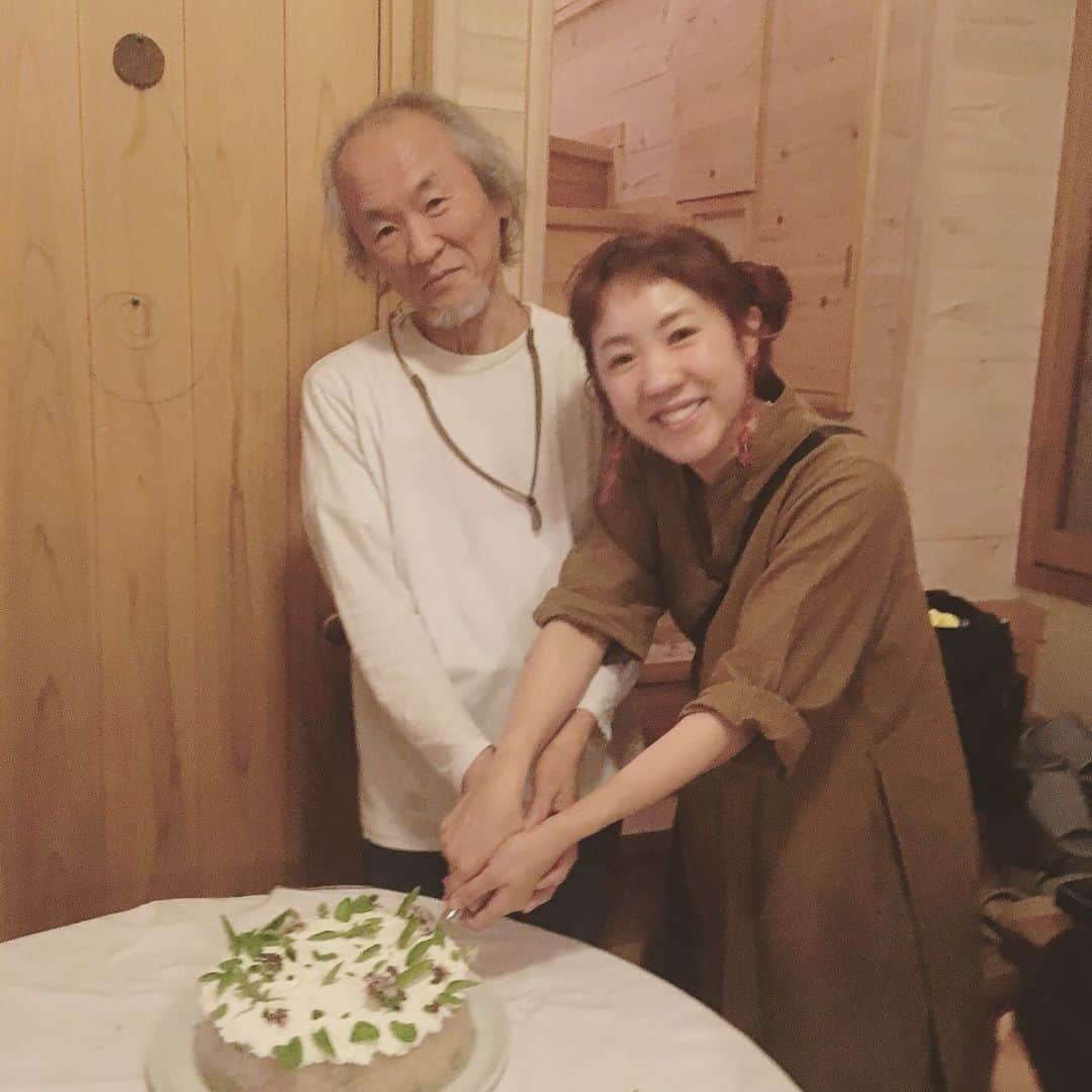 松本野々歩さんのインスタグラム写真 - (松本野々歩Instagram)「子どもがいっぱい！ 大切な人が倍になっていくね  誕生日を理由にして 会いたい人 会わせたい人を呼びつけた！  舟くん（＠udutextil ）の誕生日も一緒にお祝いしたよ  いつまでも 子どもたちのエネルギーに負けないくらい 本気で遊んでいたい  全力の誕生日会 正直まだ 疲れが取れません・・ 次の日家族で反省会 「来年はー・・」って ちょいとみなさん・・笑  お母さんは「野々歩●✖️クイズ」をやりたかったんだって 笑  あー わたし いつまでも大人になれないわけだ！  ほんと妹  @ratatapetite も言ってたけど 全力であそびに付き合ってくれる 友たち そして 家族  最高です だいすきです  楽しく歳をとろう！」7月13日 15時41分 - nonohoms