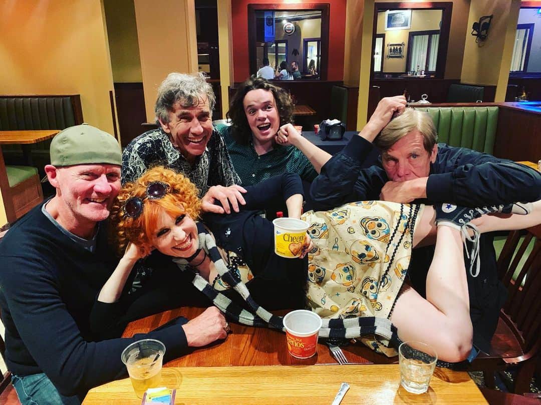 ボニー・モーガンのインスタグラム：「Late night hang and tabletop shenanigans with fellow creatures of the night @jmesjudecourtney Tom Morga @the_gary_morgan and @drewscheid... it’s like an epic horror mashup here @crypticonkansascity #amonsteringwewillgo #getoffthattable #shenanigans #adventuresofbendybonnie #adventuresofbonanddad #cheerios #creaturesofthenight #horrormashup #rings #samara #halloween #jason #cujo #bendybonnie」