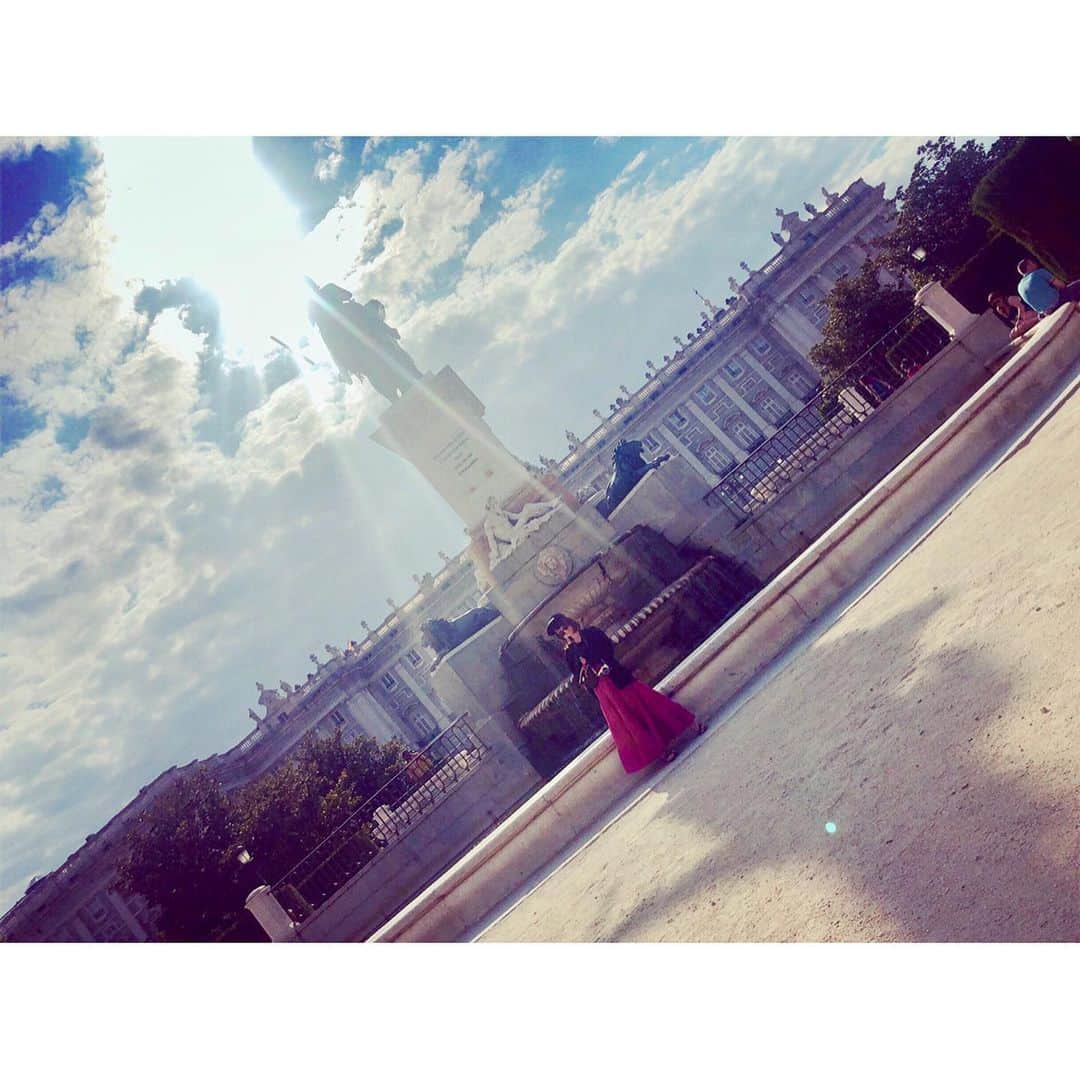 東なつ紀のインスタグラム：「スペインの首都🇪🇸 マドリード①  こんな街の写真がたくさんあるからまずは①.  #スペイン旅行  #スペイン #マドリード #Spain #Madrid #olympuspen #逆光」