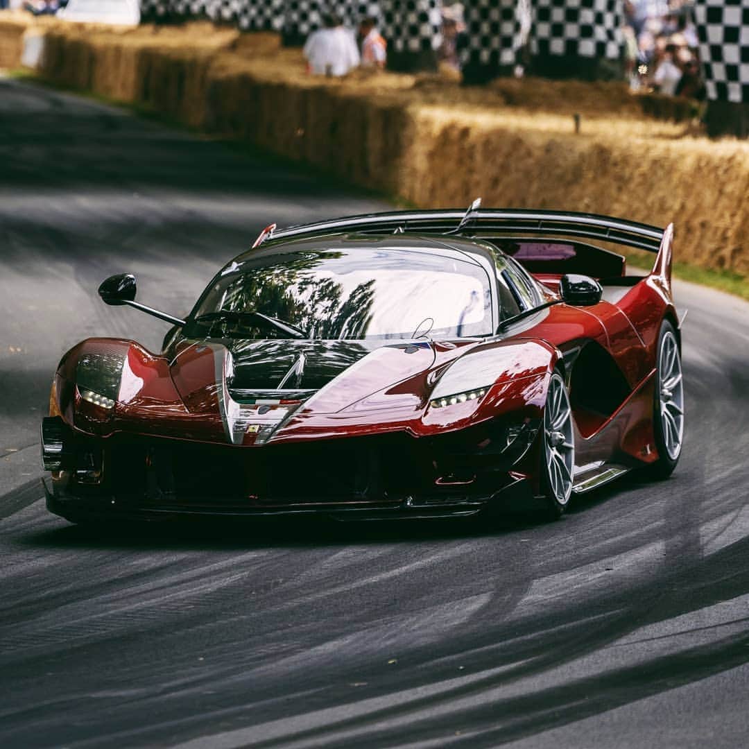 Ferrari APACさんのインスタグラム写真 - (Ferrari APACInstagram)「Featuring an extra special lineup, our #FerrariP80C, #FerrariSP3JC and #FerrariMonzaSP2 wowed enthusiasts at the #GoodwoodFestivalofSpeed2019 last weekend!⁣ ⁣ Check out some of our most epic #Ferrari supercars at the greatest annual outdoor car show! #FOS #FOSGoodwood」7月13日 16時05分 - ferrariapac