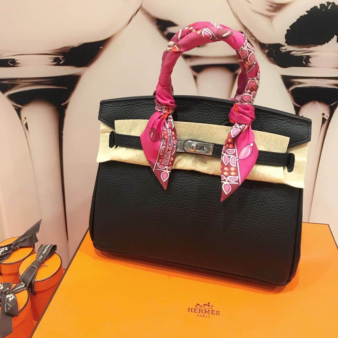 のインスタグラム：「25センチかわゆ🥳💛🥳💛 . . #バーキン25 #hermes #🍊」