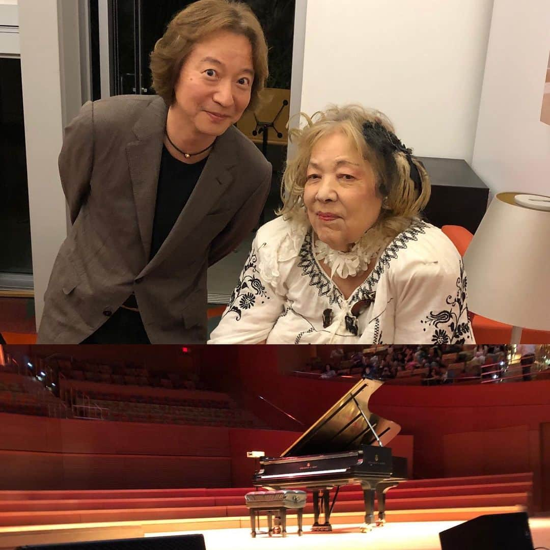 松本晃彦のインスタグラム：「FUZJKO HEMMING PIANO RECITAL in DTLA  ロサンゼルスのウォルトディズニーコンサートホールで  #フジコヘミング さんの ピアノリサイタル。楽屋へ行って来た。コンサートの後でお疲れのご様子でしたが、とてもチャーミングな方です。  #fuzjkohemming #waltdisneyconcerthall」