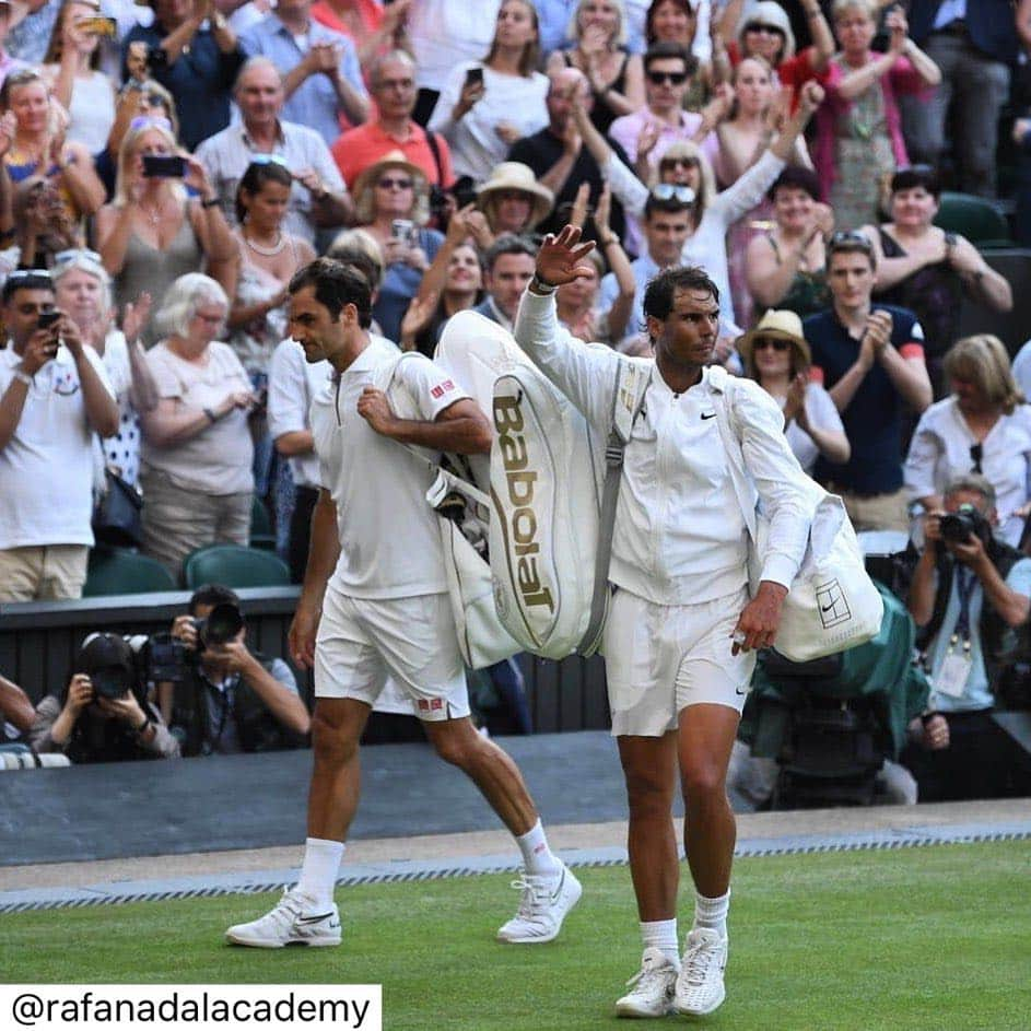 ラファエル・ナダルさんのインスタグラム写真 - (ラファエル・ナダルInstagram)「Thanks! To all my fans. Well done @rogerfederer more to come... 💪🏻😉🎾」7月13日 16時45分 - rafaelnadal