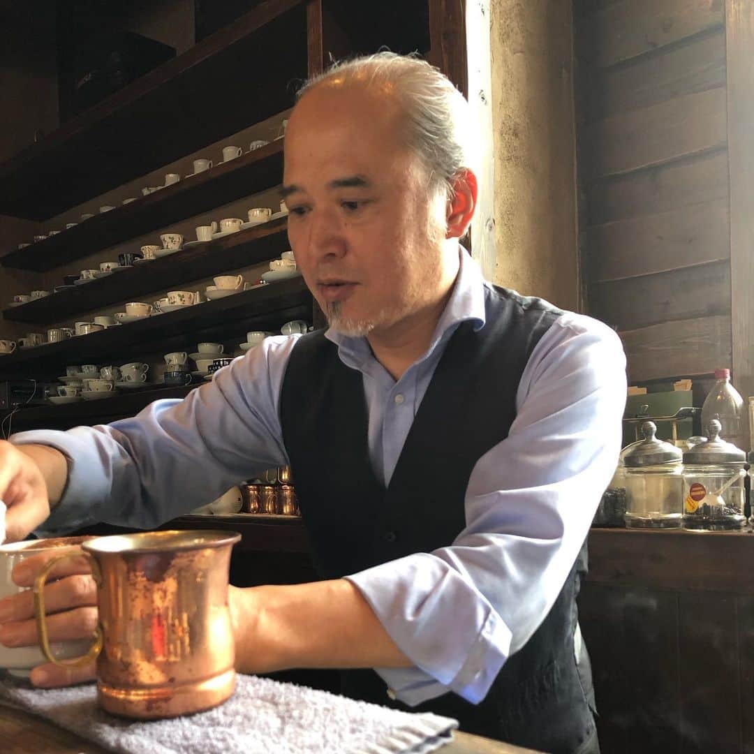 山川のりをのインスタグラム：「今夜は稲沢市カフェサルーテにてギターパンダ  ライブです。18時30分/19時30分、3000円+D /3500円+Dです。共演はユダくん。お近くの方々会いにきてアイニージュー！guitarpanda.net」