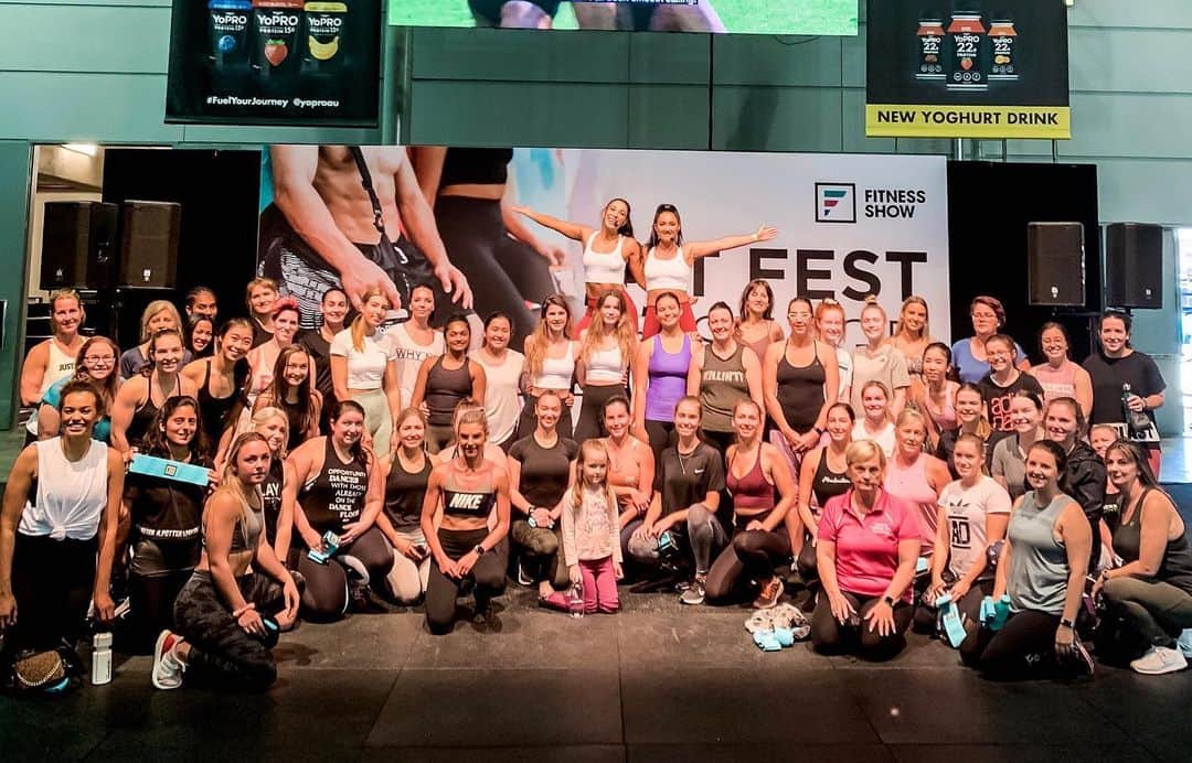 Danielle Robertsonさんのインスタグラム写真 - (Danielle RobertsonInstagram)「@ausfitnessshow Day 1 was incredible! So proud of our workout squad for smashing todays Abs & Booty Burner. We had a huge day and I’m still so humbled by the response we receive to my pride and joy @dbactive_official ❤️ So excited to do it all again tomorrow! Come workout with us at 2:30pm tomorrow 🍑🔥 Grab your tickets via the link in my bio and make sure to drop by DB Active at Booth B09 and come say hey! 🤗」7月13日 16時57分 - dannibelle