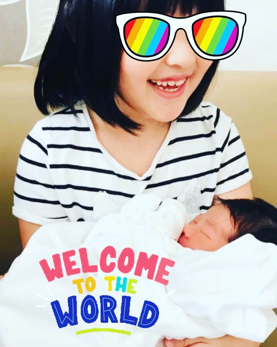 海保知里さんのインスタグラム写真 - (海保知里Instagram)「妹に赤ちゃんが生まれ、みんなで病院に行ってきました💕娘は初の女の子のいとこ誕生に大喜び。可愛くて可愛くてずっと抱っこしちゃう。 #4人目  #姪っ子誕生  #令和べビー  #海保知里」7月13日 16時59分 - chisato_kaiho