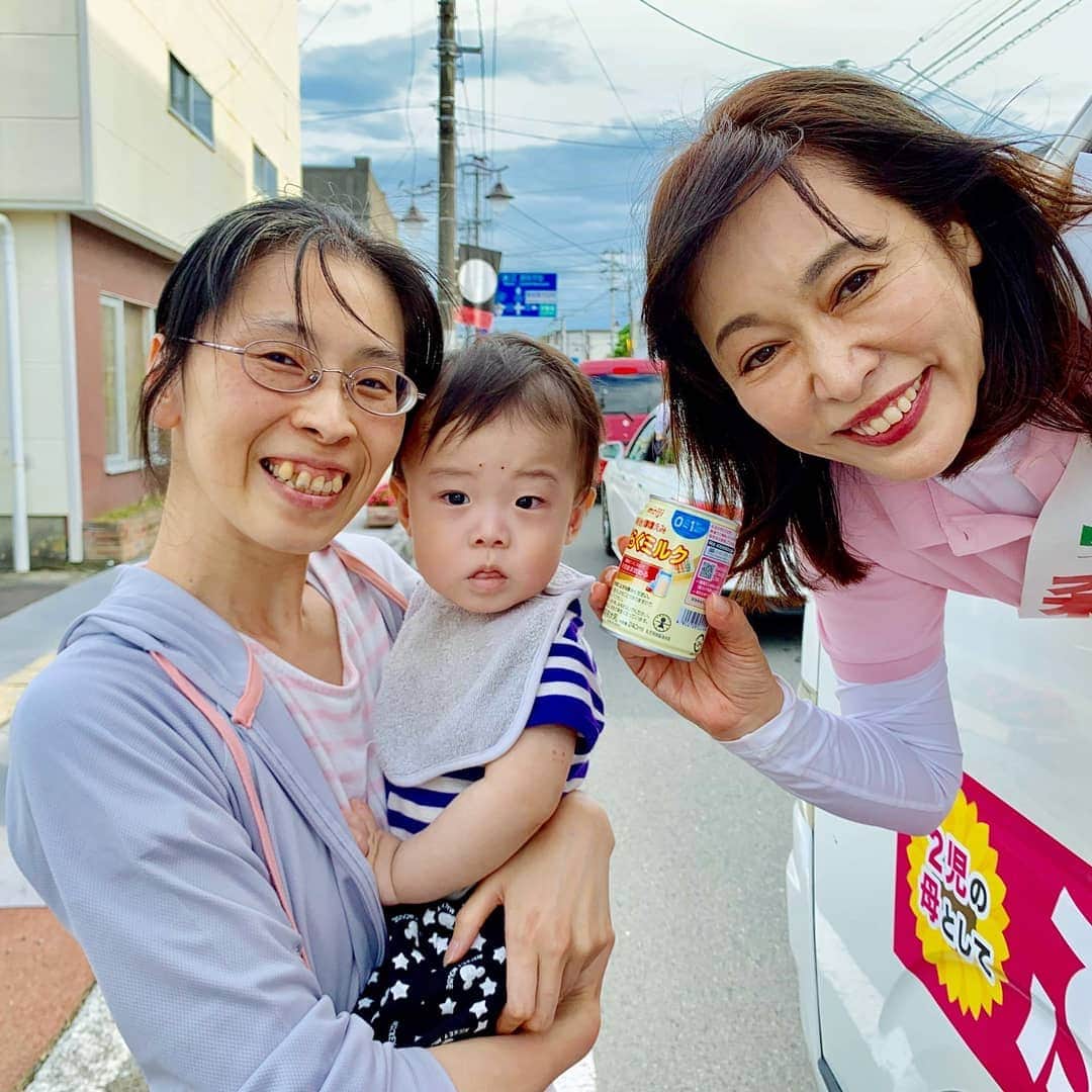 森まさこさんのインスタグラム写真 - (森まさこInstagram)「液体ミルク  東日本大震災で、一番弱い赤ちゃんが母乳やミルクを飲めず、母子ともに辛い思いをさせました。「欧米では一般的な液体ミルクさえあれば」と、私は日本で商品化することに取り組みました。そして、今年の3月、販売が開始されました！日々の育児を軽減するグッズとして大人気です。子供達がすくすく育ちますように。  #ふくしまを守る　#福島を守るのは森まさこ #液体ミルク #まさこに決めた」7月13日 17時03分 - mori_masako_