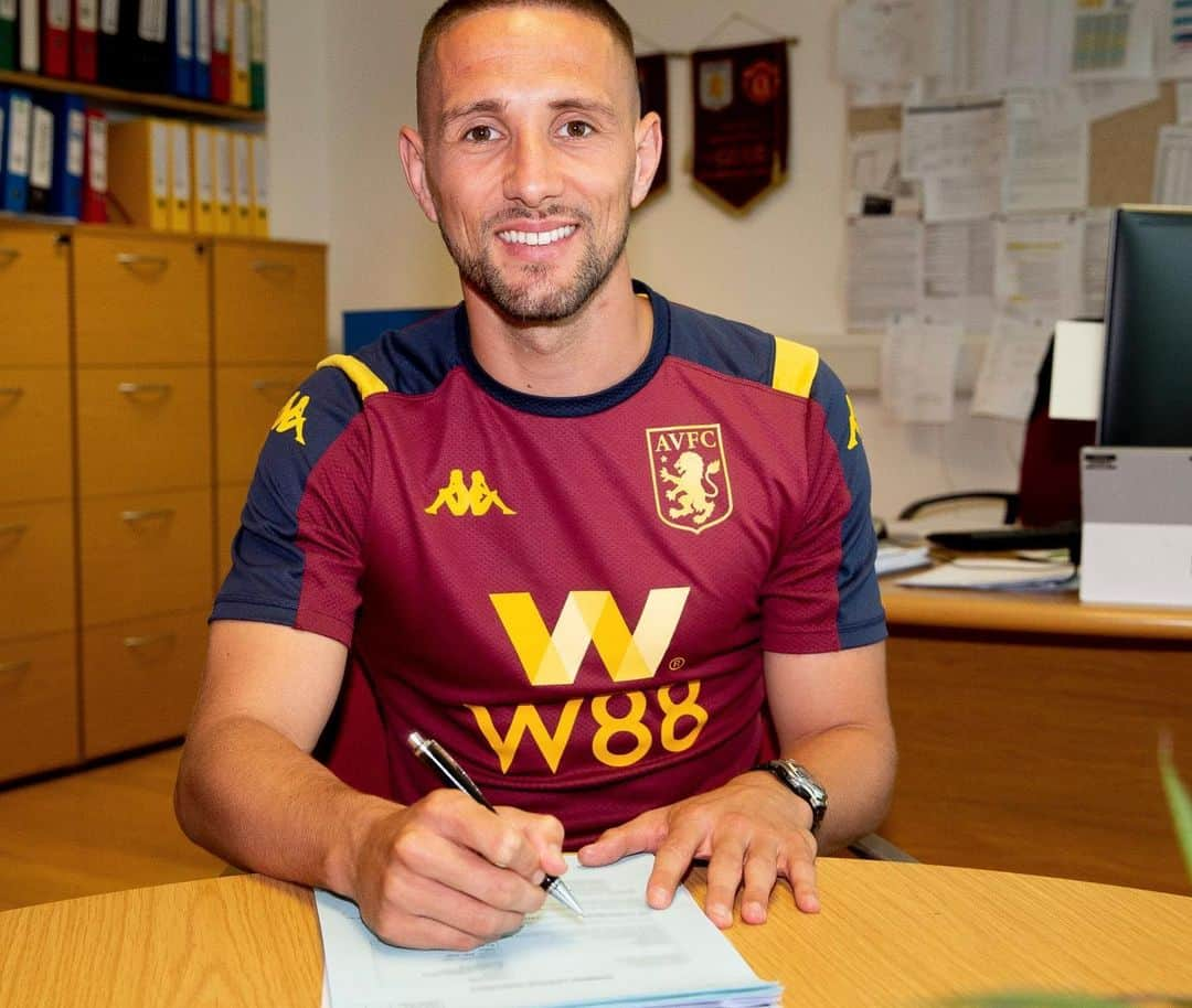 アストン・ヴィラFCさんのインスタグラム写真 - (アストン・ヴィラFCInstagram)「We are delighted to announce that @conor_hourihane has signed a new contract! ✍️ . Fully deserved. 👏 . #AVFC #PartOfThePride #PL」7月13日 17時04分 - avfcofficial