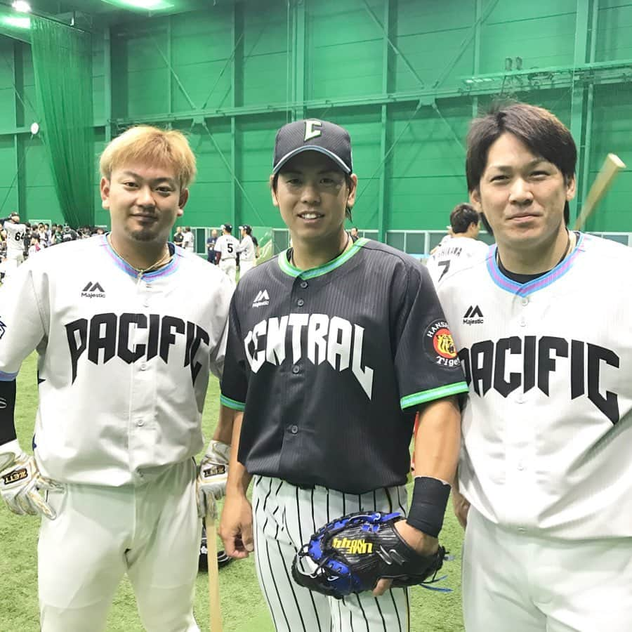 阪神タイガースさんのインスタグラム写真 - (阪神タイガースInstagram)「梅野選手たくさんの選手と交流していました！ #梅野隆太郎 選手 #阪神タイガース #秋山翔吾 選手 #山川穂高 選手 #森友哉 選手 #埼玉西武ライオンズ  #甲斐拓也 選手 #福岡ソフトバンクホークス  #菅野智之 選手 #読売ジャイアンツ  #マイナビオールスターゲーム2019」7月13日 17時13分 - hanshintigers_official