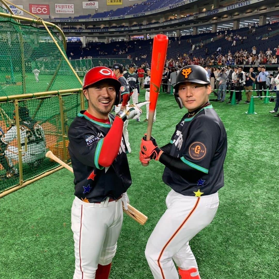 地方民のカープ女子のインスタグラム：「・ 昨日ストーリーにもあげて反応すごかったやつ🥰👏 ・ キクマルコンビ🙈💓 ・ ここにタナもいれば最高だった(><) ・ #菊池涼介#丸佳浩#たかあきブログ #広島東洋カープ#広島カープ#カープ#carp」