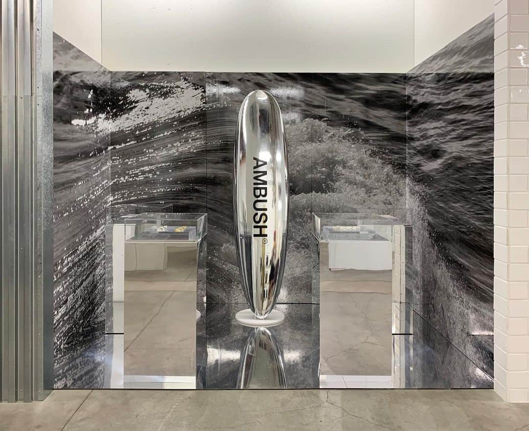 YOONさんのインスタグラム写真 - (YOONInstagram)「Hey downtown LA 🇺🇸🌊 Check new @ambush_official JEWELRY SPACE in @doverstreetmarketlosangeles . #AMBUSH #LA #doverstreetmarketlosangeles」7月13日 17時16分 - yoon_ambush