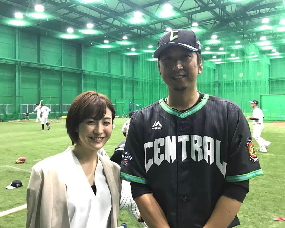 宮司愛海さんのインスタグラム写真 - (宮司愛海Instagram)「今日はプロ野球オールスター第2戦の取材へ！ ホームラン6本の打撃戦となりました...⚾︎ 雨の中最後まで戦いきった選手のみなさん、そして熱い声援を送り続けたファンのみなさん、本当にお疲れ様でした！！！！ 試合後には阪神の梅野選手、原口選手、そして見事サイクルヒットを達成した近本選手に野村弘樹さんと共にお話を伺いました👍 他にも、ヤクルト村上選手・巨人坂本選手・横浜筒香選手の本音に迫る！？対談や、ソフトバンク甲斐選手・西武森選手のキャッチャー談義など、オールスターでしか実現しない豪華インタビュー満載です！  今夜のS-PARKは24:35〜ぜひご覧ください！ みなさんが風邪をひきませんように🤧  #プロ野球オールスター2019 #オールスター #近本光司 選手 #サイクルヒット #おめでとうございます㊗️」7月13日 22時48分 - manami_miyaji