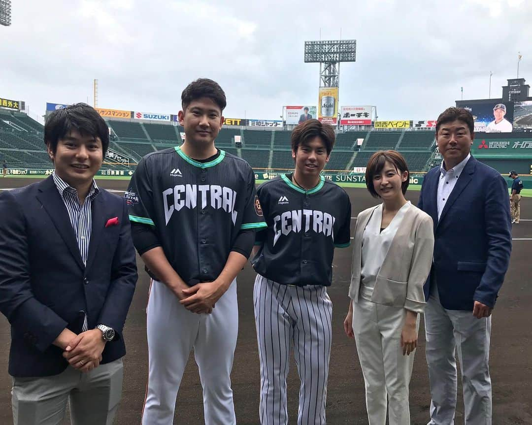 宮司愛海さんのインスタグラム写真 - (宮司愛海Instagram)「今日はプロ野球オールスター第2戦の取材へ！ ホームラン6本の打撃戦となりました...⚾︎ 雨の中最後まで戦いきった選手のみなさん、そして熱い声援を送り続けたファンのみなさん、本当にお疲れ様でした！！！！ 試合後には阪神の梅野選手、原口選手、そして見事サイクルヒットを達成した近本選手に野村弘樹さんと共にお話を伺いました👍 他にも、ヤクルト村上選手・巨人坂本選手・横浜筒香選手の本音に迫る！？対談や、ソフトバンク甲斐選手・西武森選手のキャッチャー談義など、オールスターでしか実現しない豪華インタビュー満載です！  今夜のS-PARKは24:35〜ぜひご覧ください！ みなさんが風邪をひきませんように🤧  #プロ野球オールスター2019 #オールスター #近本光司 選手 #サイクルヒット #おめでとうございます㊗️」7月13日 22時48分 - manami_miyaji