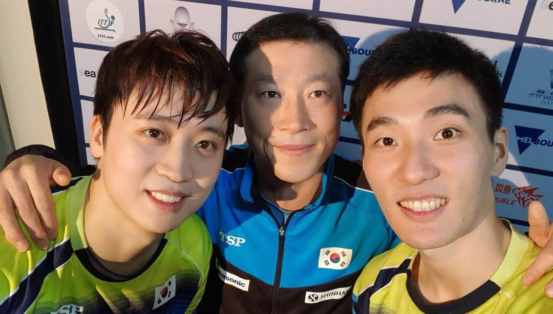 鄭栄植さんのインスタグラム写真 - (鄭栄植Instagram)「2019호주 오픈 복식 2연패 우승!🏓🥇😊파트너 상수형😍그리고 김택수감독님 채윤석코치님이정우코치님 후배선수들 수고많으셨습니다 감사합니다😊#탁구#탁구국가대표#정영식#이상수#김택수#호주오픈탁구#2연패#땡구아버지#」7月13日 22時52分 - jeoung_youngsik