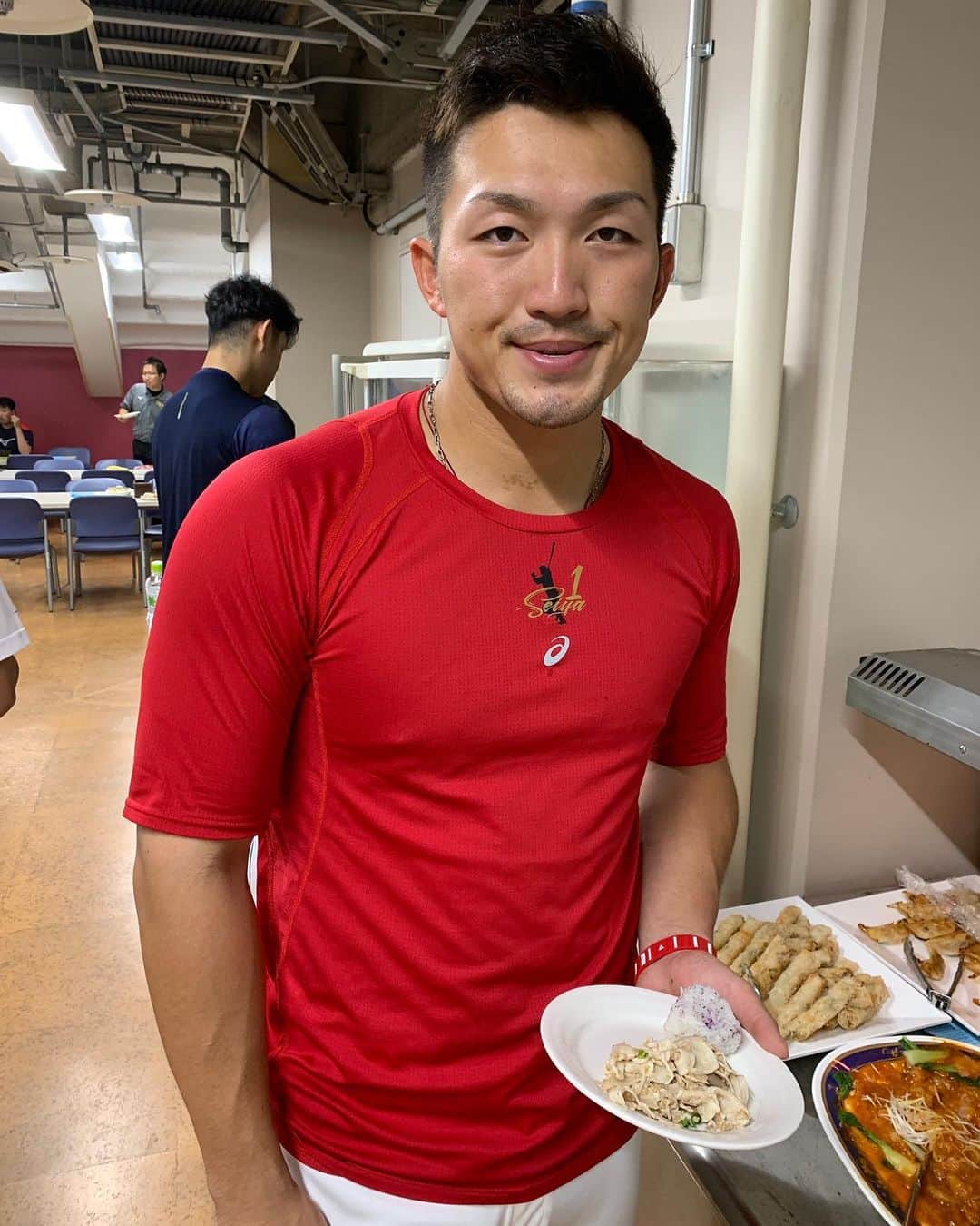 地方民のカープ女子のインスタグラム：「・ 康晃広報より✨ ・ 安定の変顔🤣🤣 ・ 今日はホームランダービーで優勝、 試合でもホームラン打ってくれました👏 ・ この調子で後半戦もお願いします😊🙏 ・ #鈴木誠也#山崎康晃 #広島東洋カープ#広島カープ#カープ#carp」