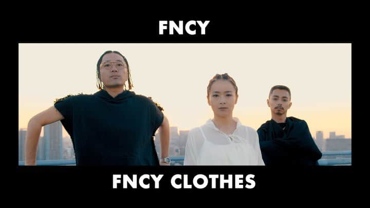 lute / ルーテのインスタグラム：「【FNCY「FNCY CLOTHES」MV公開📺】 ZEN-LA-ROCK(@zenlarock ) / G.RINA(@i_am_g.rina ) / 鎮座DOPENESS(@syusukeyano )によるユニットFNCY(@ncy_official)が7月10日、待望の1stアルバム『FNCY』のリリースに合わせ、最新曲「FNCY CLOTHES」のMVを公開🎬 . 今回のMVもこれまでと同様に、スタジオ石(Mr.麿)によって制作され、高層ビルのヘリポートで撮影された迫力ある360度映像と、数十点にも及ぶ多様なファッションに身を包むメンバーなど、見どころ満載な作品となっている。 . Full verの視聴はプロフィールのURLをチェック☝︎@lutemedia . #lute #lutemedia #FNCY #FNCYCLOTHES #ZENLAROCK #GRINA #鎮座DOPENESS」