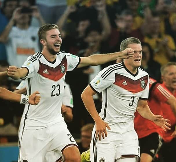 クリストフ・クラマーのインスタグラム：「Zur Feier des Tages 🌎🇩🇪🇦🇷🌎⭐️🙏🏼 #5Jahre @matzeginter28」