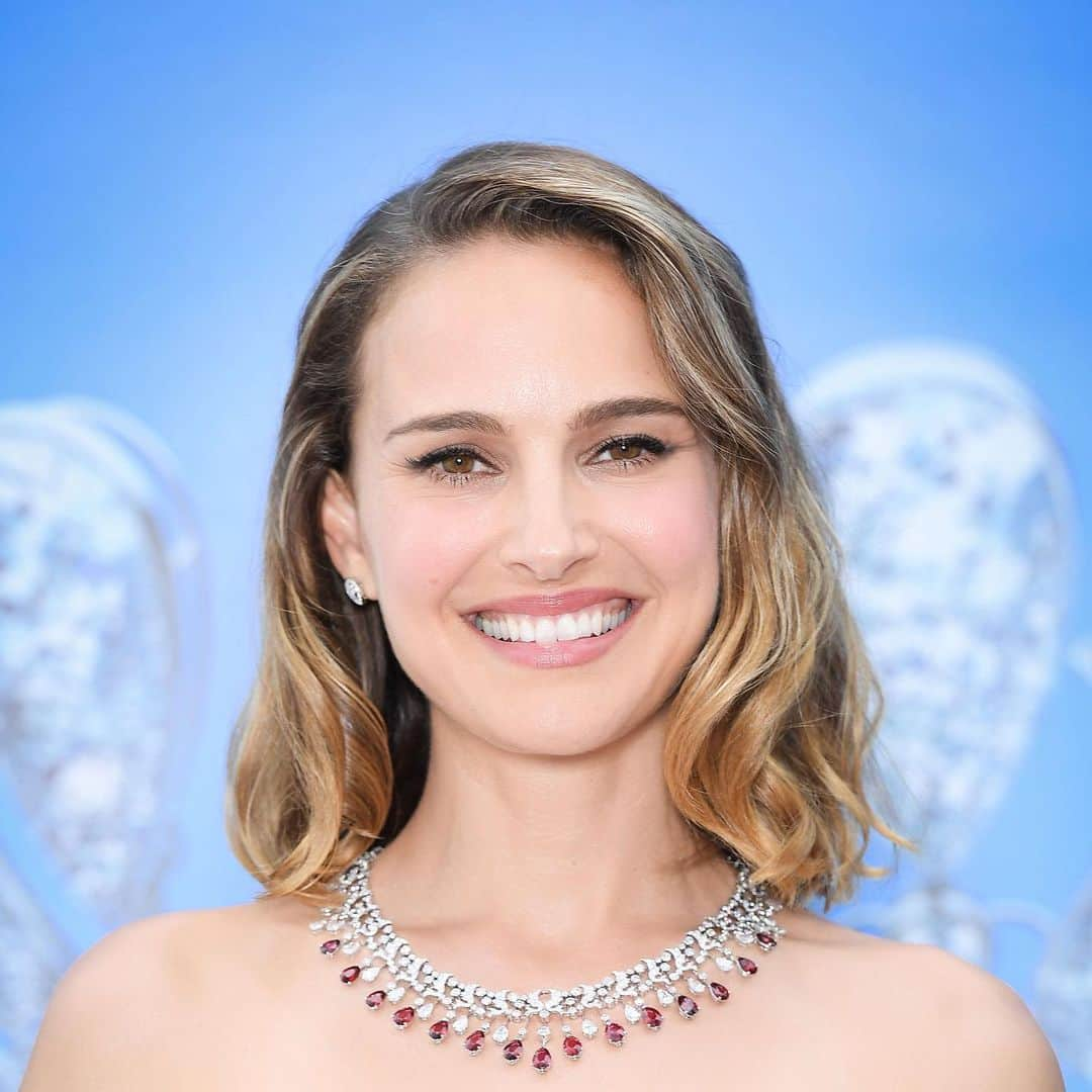 ナタリー・ポートマンさんのインスタグラム写真 - (ナタリー・ポートマンInstagram)「Summer ⚡️⚡️⚡️with @chaumetofficial #ad」7月13日 17時48分 - natalieportman