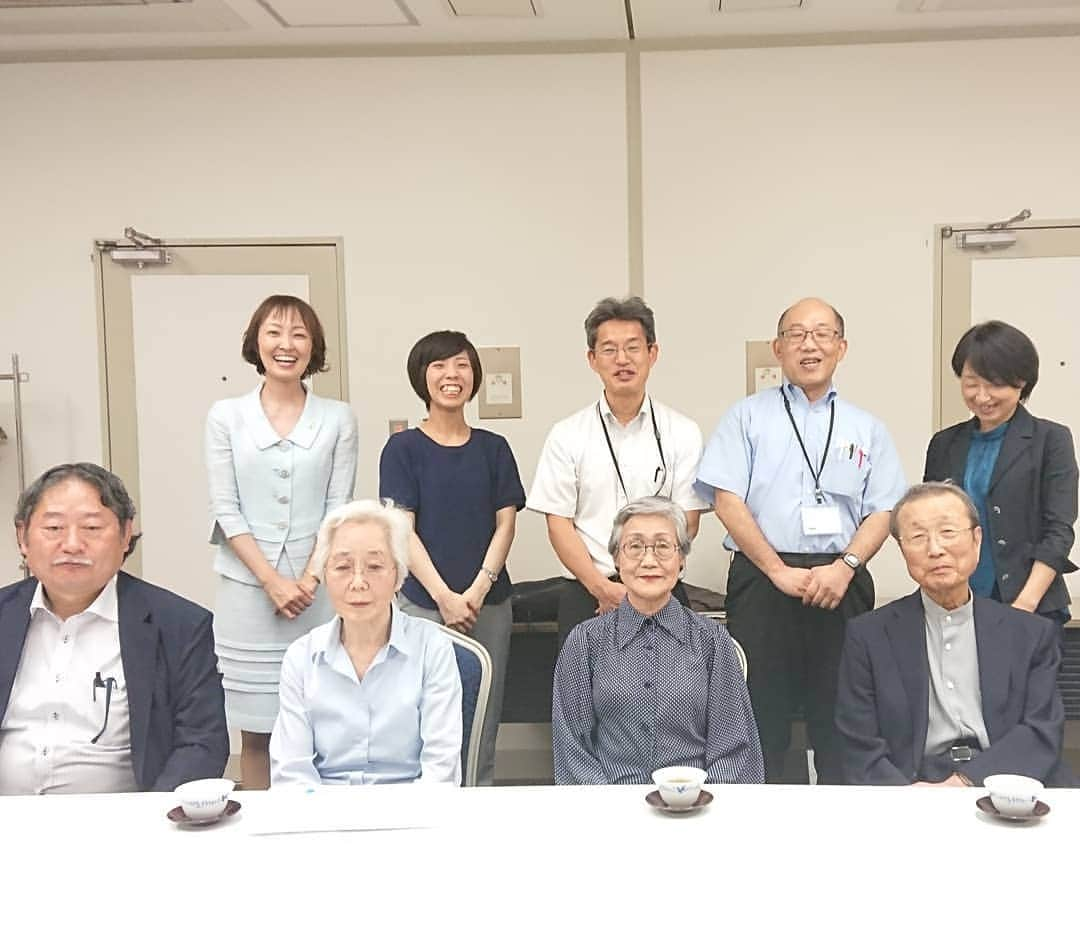 伊勢みずほさんのインスタグラム写真 - (伊勢みずほInstagram)「新潟県立環境と人間のふれあい館１８周年記念講演会でした✨  新潟弁で新潟水俣病を題材に書かれた文学書『律子の舟』の著者、新村苑子さんのお話や、県立大学の後藤岩奈先生のご講演は、なかなか聴くことのできない貴重な、大切なお話でした。  私は『律子の舟』を朗読させていただきました。 新潟弁のところが難しかったですが、主人公の若い律子の心の葛藤や苦悩を感じながら心を込めて読みました。  この『律子の舟』 ぜひ多くの方に読んでいただきたいです🍀特に新潟水俣病をよく知らぬ若い世代の方々に。  病から発生する、差別される側もする側も、決して他人事ではない。  このような重大な出来事が風化してしまわないように、二度と繰り返されることの無いように。。。 会場は穏やかな優しい空気が漂っていました。 ありがとうございました🌱  #環境と人間のふれあい館 #新潟水俣病 #向き合っていく #文学短編集#律子の舟 #文学書 #朗読 #新潟弁 #新村苑子 さん #未来へ #繰り返されることのないよう #みんな幸せに #講演会 #新潟県立大学 #教授 #貴重な機会 #ありがとうございました #感謝 #司会 #伊勢みずほ」7月13日 17時42分 - isemizuhoo