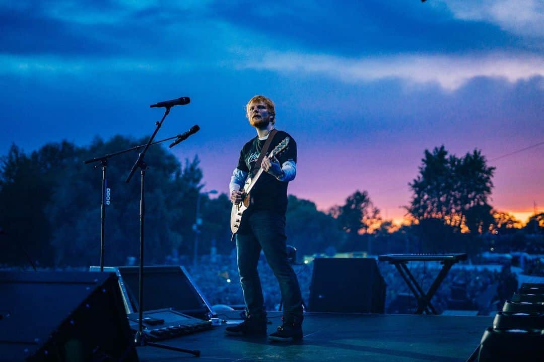 エド・シーランさんのインスタグラム写真 - (エド・シーランInstagram)「Riga! 📸 @zakarywalters #dividetour」7月13日 18時06分 - teddysphotos