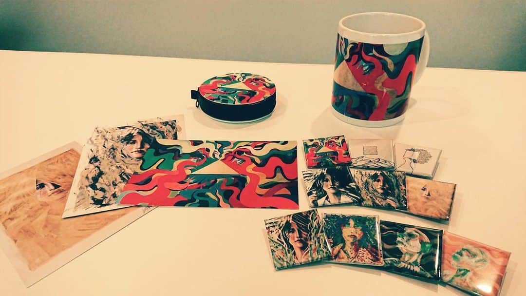 滴草由実のインスタグラム：「みなさんいよいよ明日となりました！ Art Museum Of Yumi Shizukusa ～The Beginning～！！さまざまなアートと音楽に包まれた空間を是非一緒に楽しみましょう！！この日の為に沢山作った新作品、どうぞお楽しみに！  会場でお待ちしています♪ --------------------------------------------- 2019.7.14（sun） 会場：代官山LOOP https://www.live-loop.com/  住所 : 〒150-0035 東京都渋谷区鉢山町13-12 B1 ・ ・ ■1部(Museum) 開場時間15:00～17:30 入場受付15:00～17:00/CLOSE17:30 予約¥1000/当日¥1500(+1D代別 ¥600) ・ ・ ・ ■2部(Live) 開場19:00/開演19:30 ・Sheet Area 予約¥4000/当日¥4500(+1D代別 ¥600) ・Standing Area 予約¥3000/当日¥3500(+1D代別 ¥600) ・ ・ ・ ※当日学生証のご提示で500円のキャッシュバック ※公演毎にチケット予約が必要となります。 ※本公演は完全入れ替え制となります。  #ArtMuseumOfYumiShizukusa」