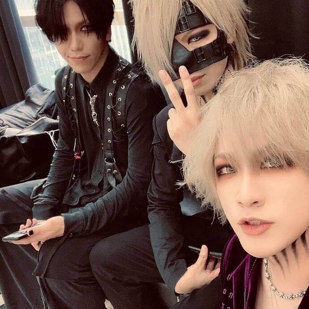 のインスタグラム：「Aoi & Reita & Ruki ✌ #2019 #new #newphoto #newpic #band #ruki #aoi #reita #friends #music #tokio #japan #thegazette #gazetto #jrock #love #follow #pscompany」