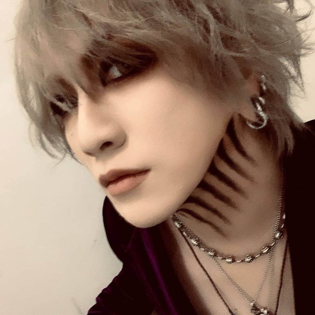 のインスタグラム：「Ruki ❤ #takanorimatsumoto #new #newpic #newphoto #pscompany #thegazette #gazetto #instagood #love #follow #jrock #jmusic #japan #tokio #band #aoi #reita #uruha #kai」
