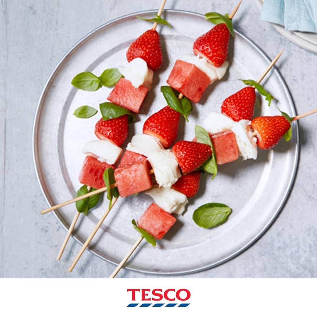 Tesco Food Officialさんのインスタグラム写真 - (Tesco Food OfficialInstagram)「It’s simple. Watermelon = summer. Get creative this weekend with some easy, kid-friendly ideas including these mozzarella melon skewers! Search ‘watermelon snacks’ on Tesco Real Food for all the steps, link in bio.  tes.co/EasyWatermelon」7月13日 18時03分 - tescofood