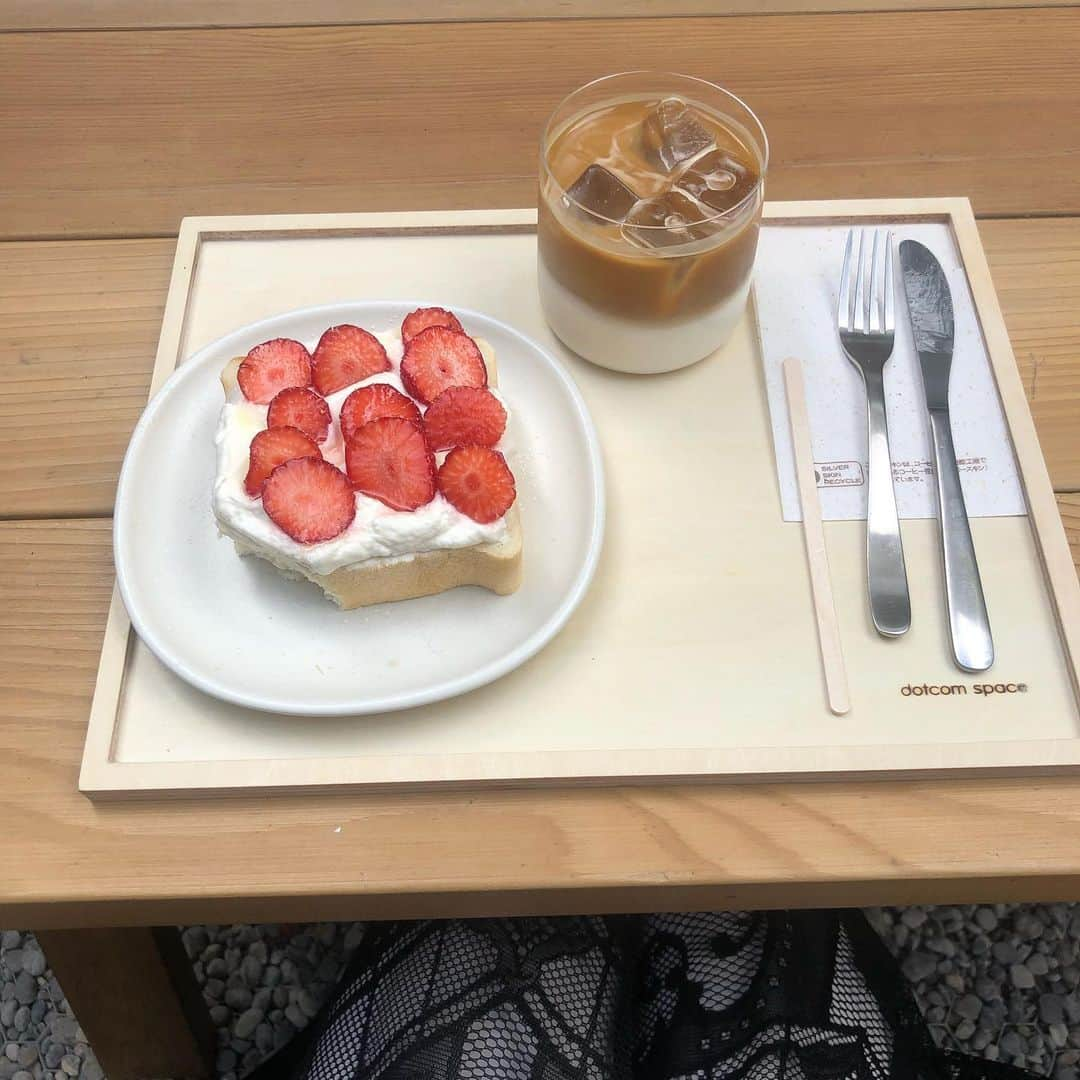 大和田南那さんのインスタグラム写真 - (大和田南那Instagram)「.﻿ 落ち着いてる空間で カフェラテすごく美味しくて好みだった😌☕️ ﻿ #ななぐるめ #dotcomspace #東京カフェ#表参道カフェ#カフェ巡り#原宿カフェ」7月13日 18時15分 - nanaowada_official