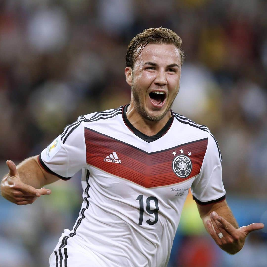 ボルシア・ドルトムントさんのインスタグラム写真 - (ボルシア・ドルトムントInstagram)「5️⃣ years ago: World champion! 🇩🇪 @mariogotze #onthisday #germany #worldcup #rio #throwback #🏆」7月13日 18時07分 - bvb09