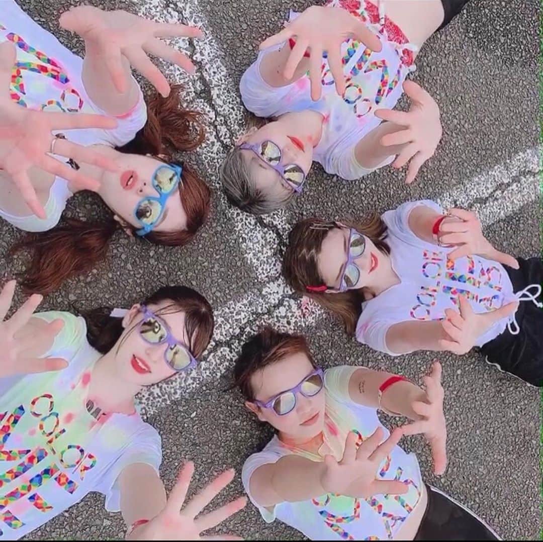 東京ベルエポック美容専門学校さんのインスタグラム写真 - (東京ベルエポック美容専門学校Instagram)「✔︎カラーラン🎨🏃‍♀️💄 ヘアメイク科とトータルビューティ科の在校生が ジェルと水でお祭り騒ぎの夏イベント 『Color Me Rad TOKYO』でビューティブースを担当しました！ . ブースにお越しいただいた方はなんと約500名‼️ カラーランも最高に楽しみながら メイクやペイントをおこないました😊⭐️ . #東ベル #カラーミーラッド #colormerad #カラーラン #美容学生 #美容専門学校 #makeup #フェイスペイント #ボディペイント #フェスファッション #東京ベルエポック美容専門学校 #ヘアメイク科 #トータルビューティ科 #美容専門学校東ベル」7月13日 18時13分 - tokyo_belle