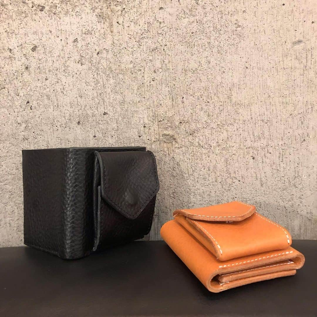 【ANN DE ARKさんのインスタグラム写真 - (【ANN DE ARKInstagram)「【PICK UP ITEM】 ・ 《Hender Scheme》19AW collection ・ trifold wallet ¥25,920 ・ インポートのバケッタレザーを使用した三つ折り財布です。 シンプルながらも収納力あるのあるデザイン🍃 ・ お問い合わせはこちらから ⬇︎⬇︎⬇︎⬇︎ @ann_de_ark '' #HenderScheme #henderscheme  #エンダースキーマ #スキマ  #革小物 #wallet #財布 #fashion #ファッション #コーディネート #レディース #ショップ #栃木 #宇都宮 #arknets #anndeark」7月13日 18時16分 - ann_de_ark