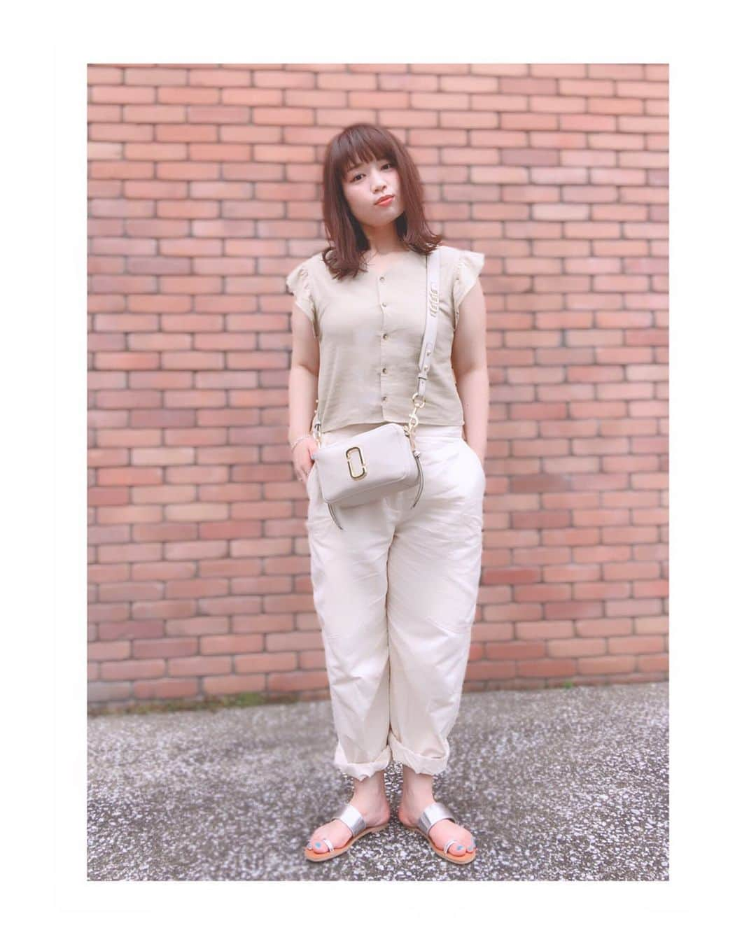 小川みこさんのインスタグラム写真 - (小川みこInstagram)「. . 同系色コーデ♡ . とても楽❤️ . Tops:#lowrysfarm  Pants:#zara Sandal:#evol . #大人カジュアル #プチプラ #プチプラコーデ  #ぽっちゃりコーデ  #ぽっちゃり女子  #ぽっちゃりファッション #plussizemodel  #plussizefashion  #オフショル #シンプルコーデ  #カジュアルコーデ  #今日のコーデ #outfit  #gm #gn」7月13日 18時30分 - miiiiiiiico25