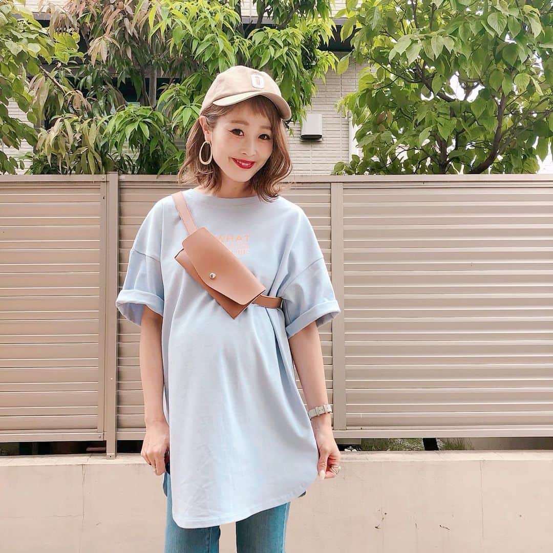 Kikuno Sayumiさんのインスタグラム写真 - (Kikuno SayumiInstagram)「〻GU code〻 ・ ・ ・ @gu_for_all_ の#オーバーサイズT 𓍼 ・ ブラウン小物と相性の良いブルーにしてみた！ ・ これは色によってロゴの入り方が違うよ◎ ・ ゆったりサイズだから妊婦でも楽ちん♡♡Mを着用してるよ。 ・ ユルユルになりすぎないように袖も2回ロールアップしたのがポイント☺︎ ・ ・ ・ tops▶ @gu_global bottoms▶ @uniqlo_ginza cap▶ @override_official bag▶ @polkapolka_zakka 去年の ・ ・ ・ #ファッション#コーデ#ママ#ママコーデ#プチプラコーデ#大人カジュアル#オン眉#大人可愛い#UNIQLO#夏コーデ#マタニティコーデ#妊娠9ヶ月#ママリファッション#uniqloginza#シンプルコーデ#ゆるコーデ #158cmコーデ #ジユジョ#ユニジョ#ユニクロコーデ #ママリファッション#ママリ#locari #令和ベイビー#gu#gu_for_all  #GUstyle#gupr#オーバーサイズロゴT」7月13日 18時50分 - sayumikikuno