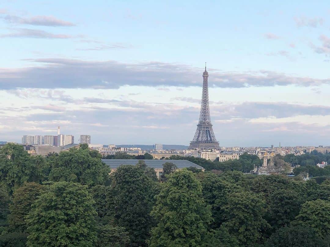 桐島かれんさんのインスタグラム写真 - (桐島かれんInstagram)「Good morning from Paris! #パリ #paris #エッフェル塔」7月13日 18時44分 - houseoflotuskaren