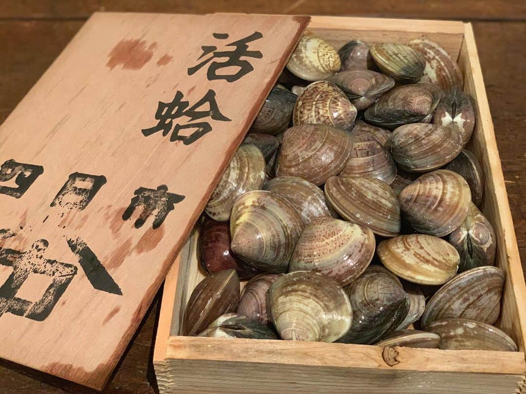 のインスタグラム：「美味しい蛤をいただきました💛 酒蒸しやおつゆ、ぬたにして楽しんでます。おっかんありがとうございます🙏💛✨」
