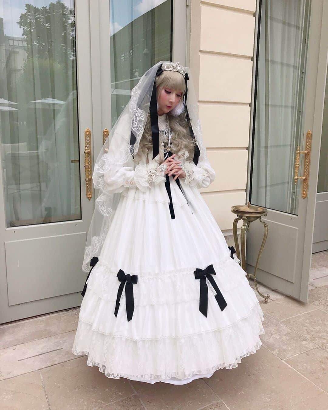 RinRinさんのインスタグラム写真 - (RinRinInstagram)「Wedding dress vibes~ The dress show outfits are always so amazing😩✨ Special guest for Angelic Pretty Paris 2nd year anniversary tea party “Le banquet des anges” 💕 (📸 @sairen05 ) . . 👉🏻 #rinrinlolita . . #rinrindoll #rinrininparis #angelicpretty #lolitafashion #tokyofashion #japanesefashion #harajukufashion #ロリィタ #ロリータ #パリ #ritzparis #angelicprettyparis #ファッション #旅行 #夏 #おしゃれ #コーデ #撮影 #モデル #今日のコーデ #パリ」7月13日 18時59分 - rinrindoll