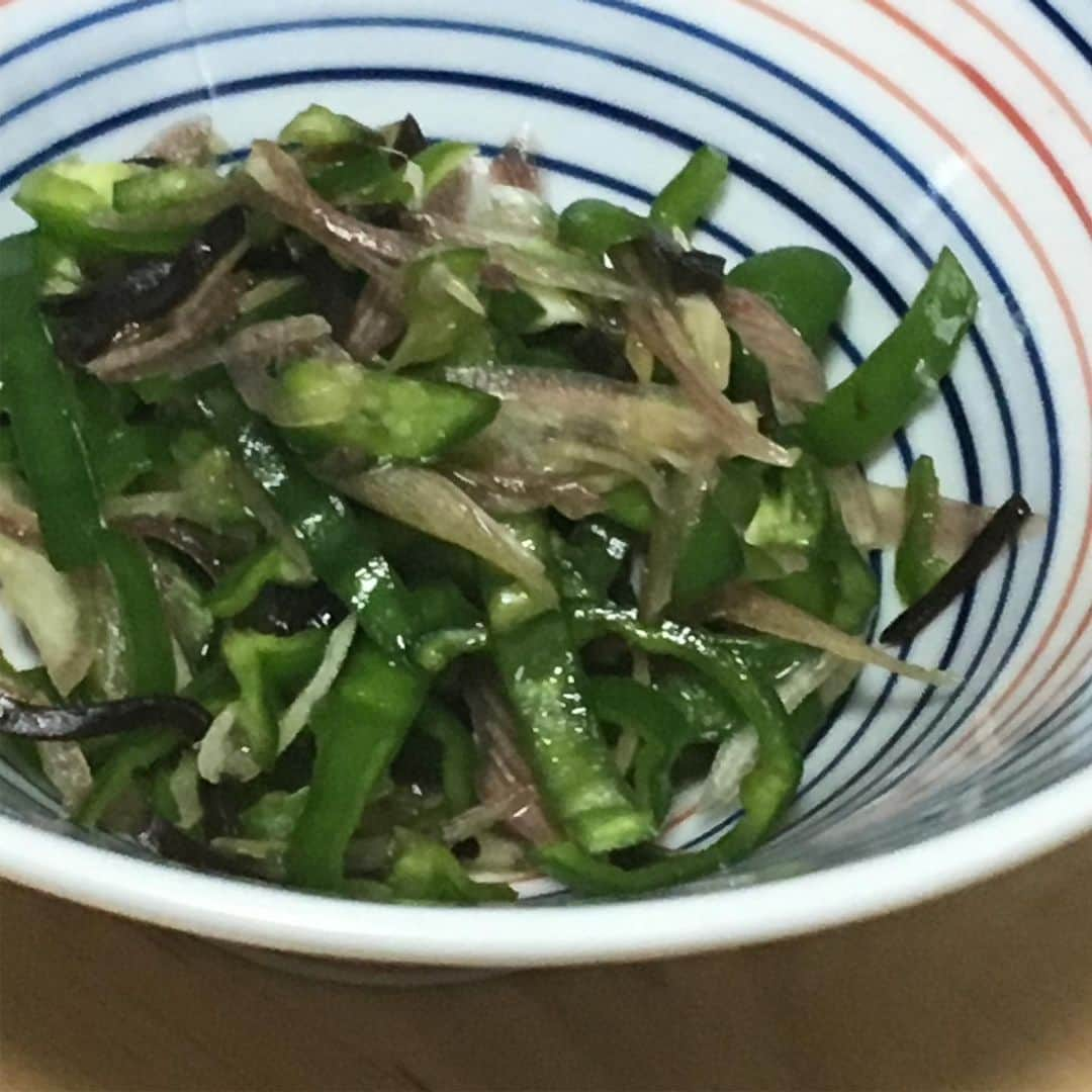 柳家さん生さんのインスタグラム写真 - (柳家さん生Instagram)「7/13晩ご飯だぁ〜 茄子小松菜挽肉のケチャップ炒め 蒟蒻白和え ハムポテトサラダ ピーマン茗荷塩昆布もみ 薄揚げ小松菜味噌汁 胡麻ご飯🍚」7月13日 18時58分 - waraiguma1957