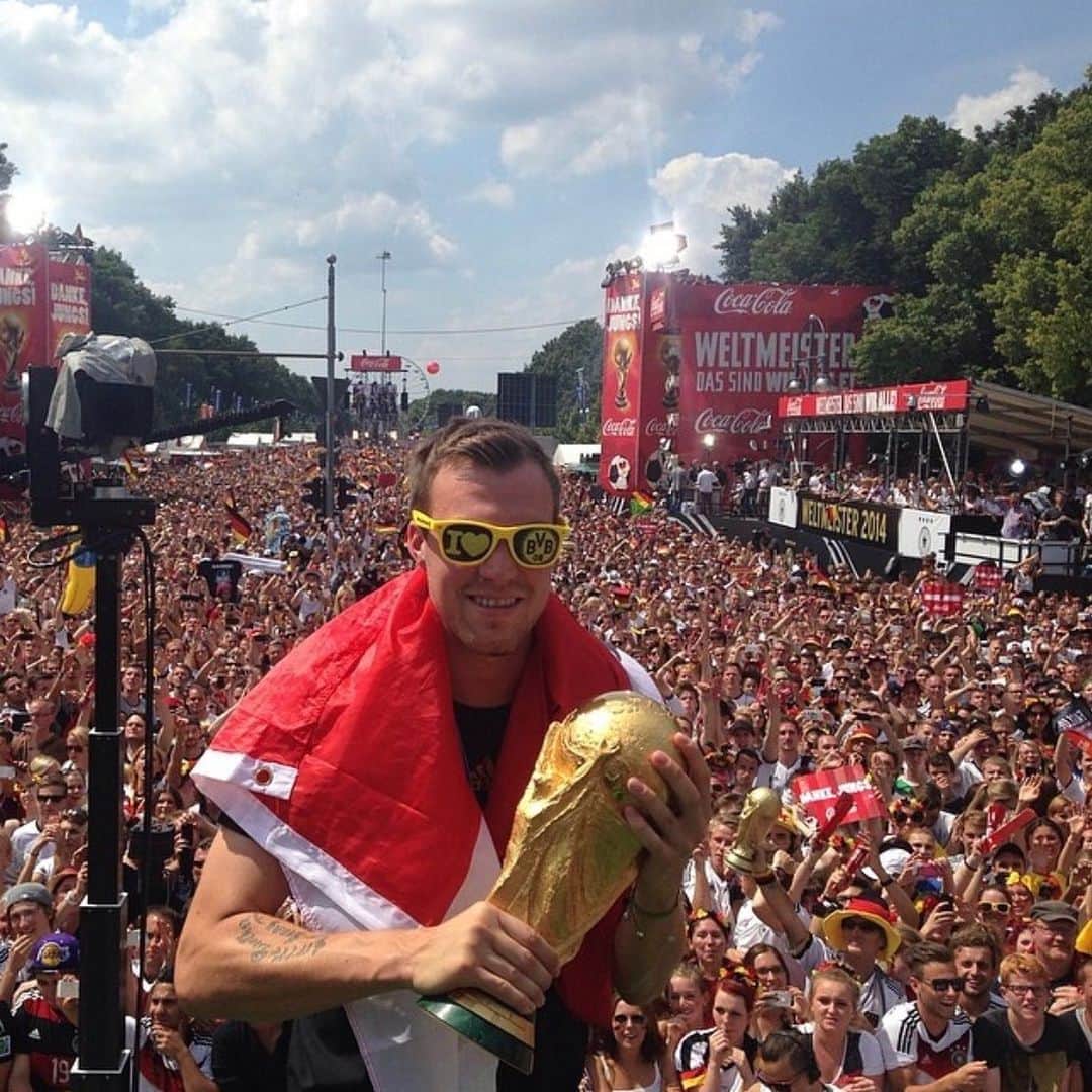 ケヴィン・グロスクロイツのインスタグラム：「💯🇩🇪🖤💛」