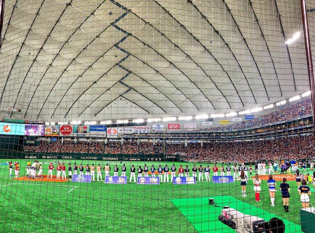 のインスタグラム：「⚾︎ALL STAR GAME 2019⚾︎ * 終始はしゃぎまくりな観戦会♡ 愉快なみんなと観ると より楽しい〜🤣！！ * 昨日の先発は セリーグ カープの大瀬良投手 パリーグ ホークスの千賀投手 * ２回表に西武 森選手の２ランホームランで パリーグが先制〜〜✨ ６回には浅村選手山川選手の２者連続ホームラン！！ セリーグは、病気を克服された原口選手のホームラン🥺 もぉ見応えたっっっぷり 贅沢すぎるオールスター第１戦でした😍🥺😍 結果は ６-３でパリーグが勝ちましたねっ✨ 今日は第２戦☆ 明日のパドック🏇予習しながらテレビ観戦でーす🙋‍♀️ * #allstar #allstargame #baseball #homerun  #オールスター #オールスターゲーム #野球 #野球観戦 #愉快な仲間たち #アナウンサー #キャスター」